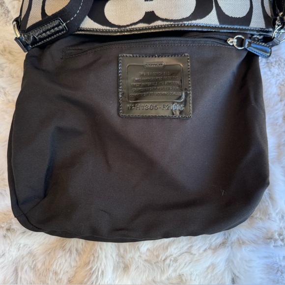COACH #F21905 Signature Stripe Duffle Signature Canvas Black/Grey - Picture 6 of 8
